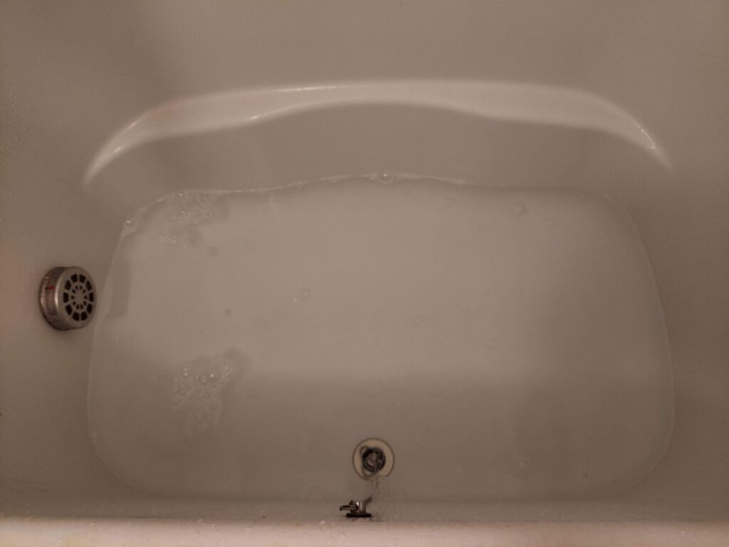 浴槽の水が汚れる前の画像