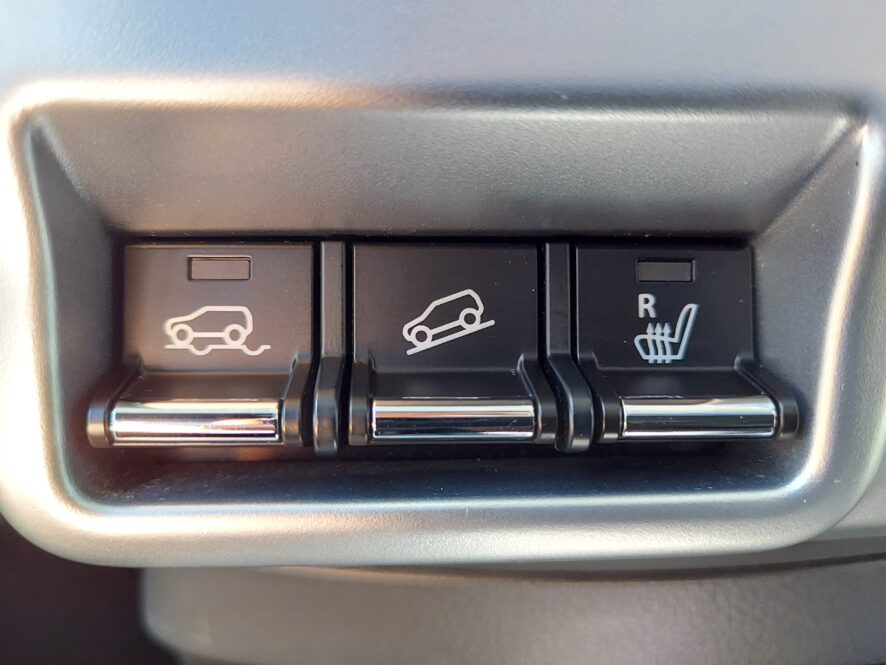 ハスラー安全機能(グリップコントロール・ヒルディセントコントロール・運転席シートヒーター)