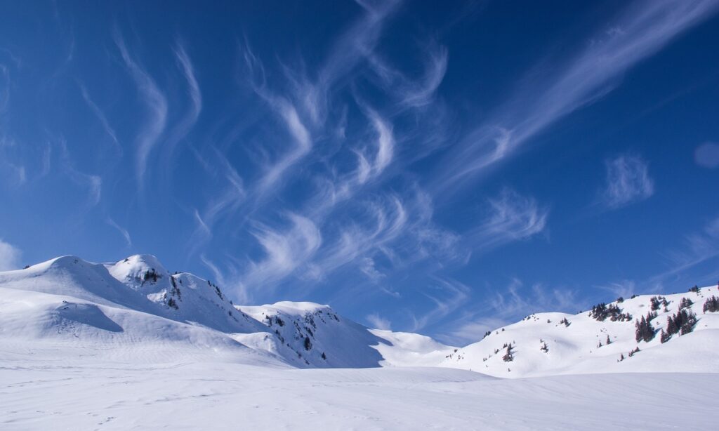 雪山の天候を表現した画像