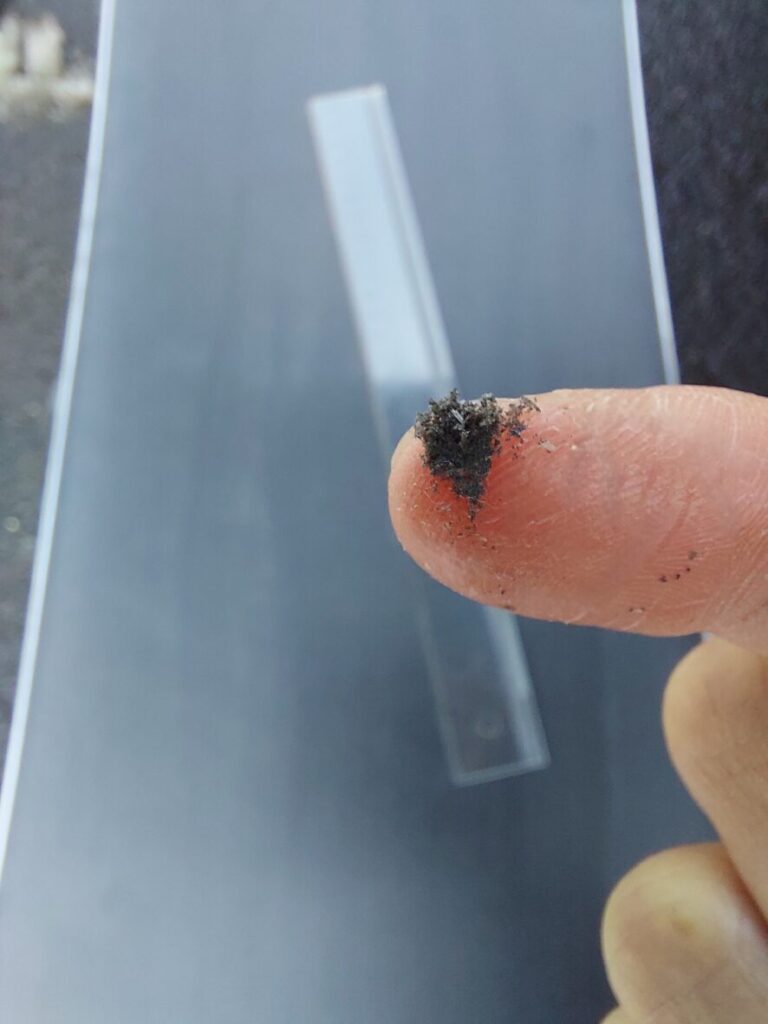 スクレーパーに付着した汚れ