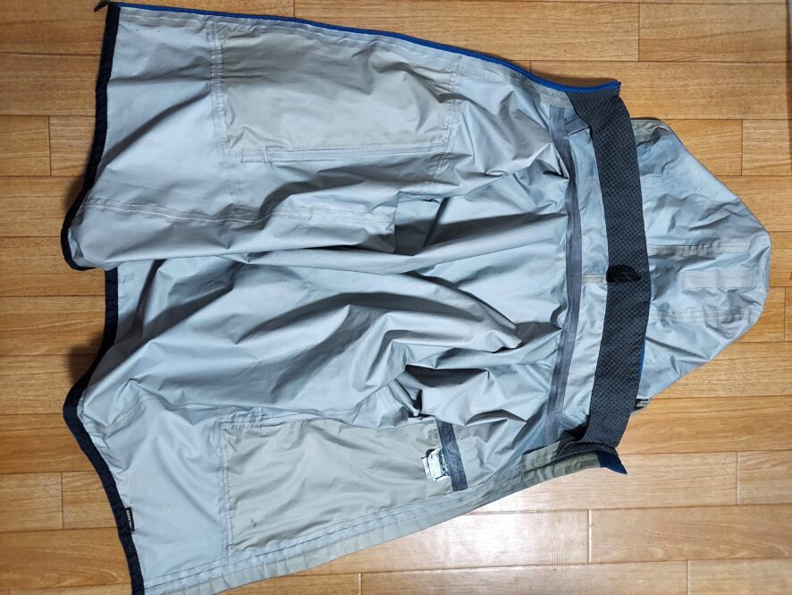 数回使用後のレインウェア
