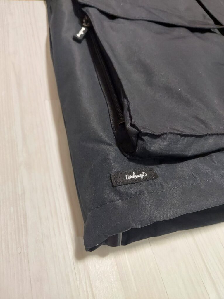 ロゴ：ジャケット