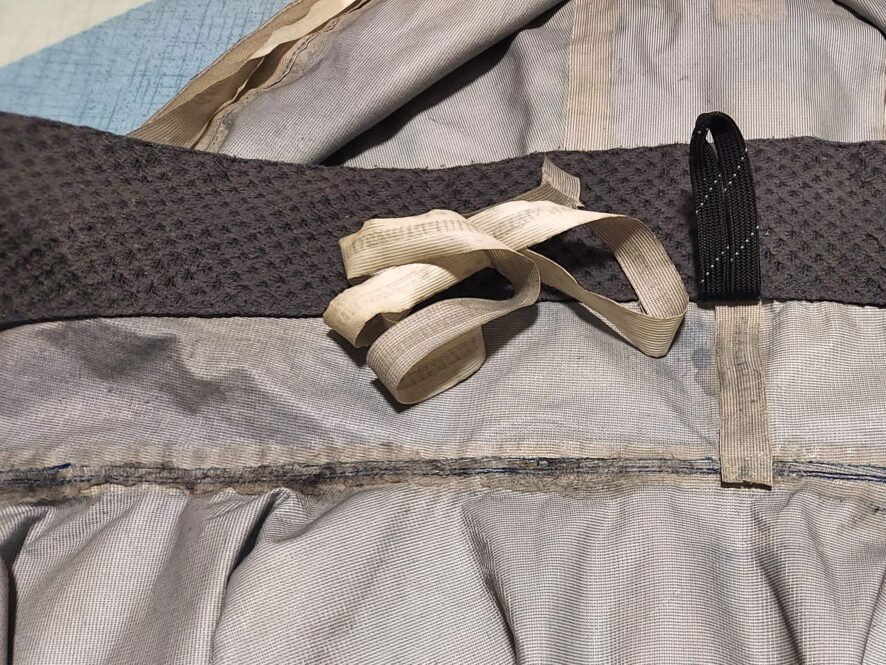 剥がしたシームテープ