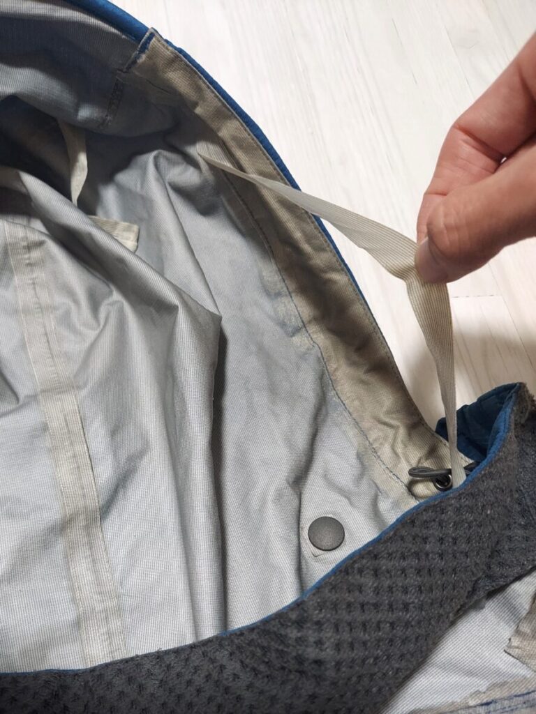 フードの剥がれ