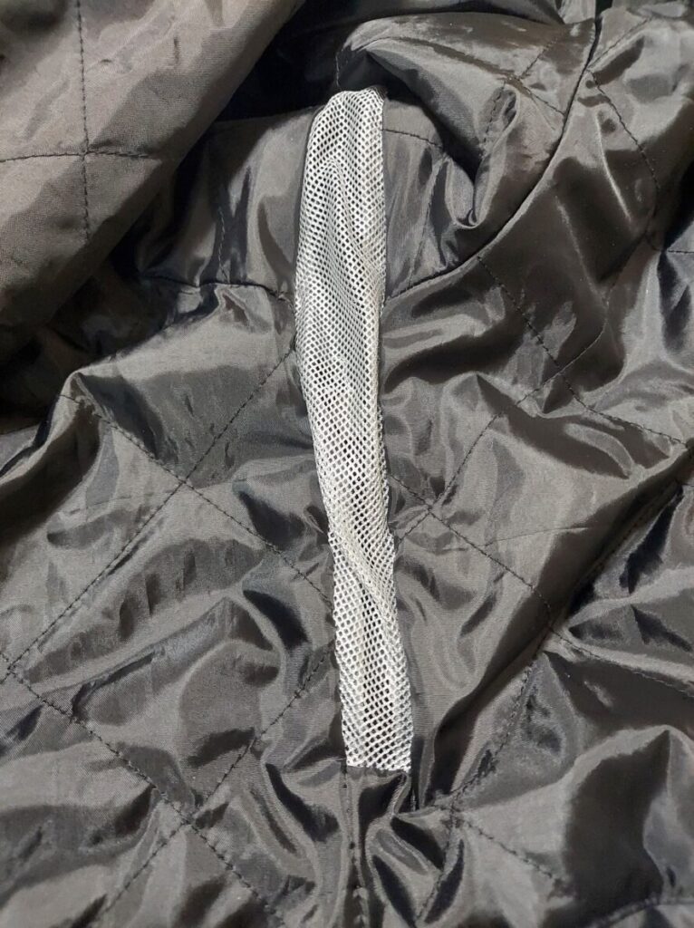 ベンチレーション：裏地