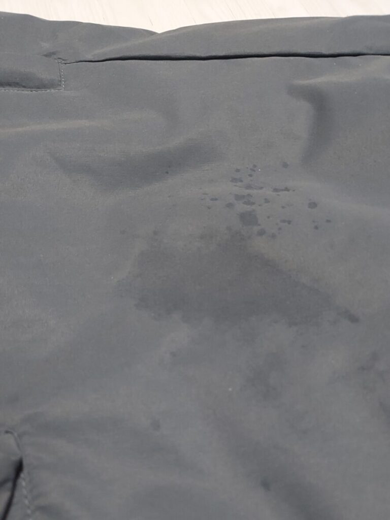 わずかに跡が残る